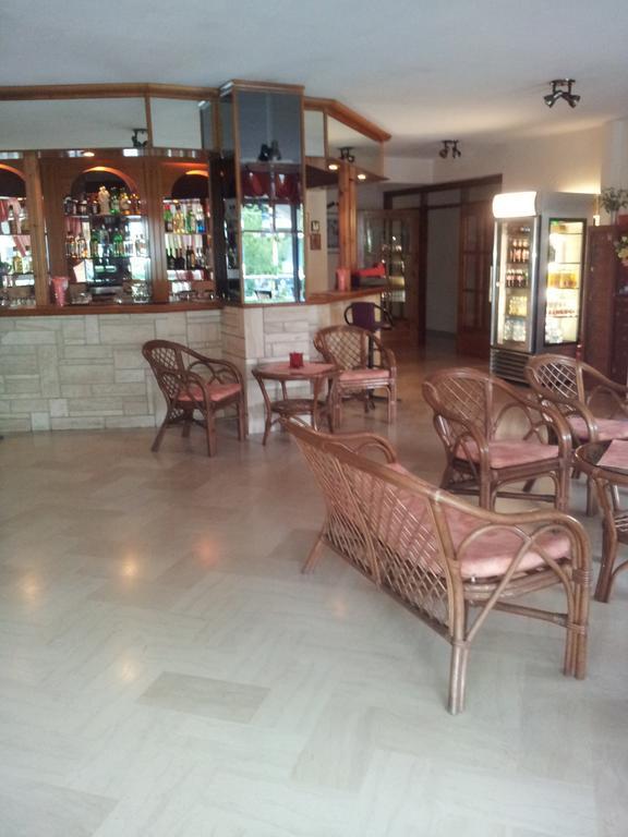 Vicky Apartment Ханиоти Екстериор снимка